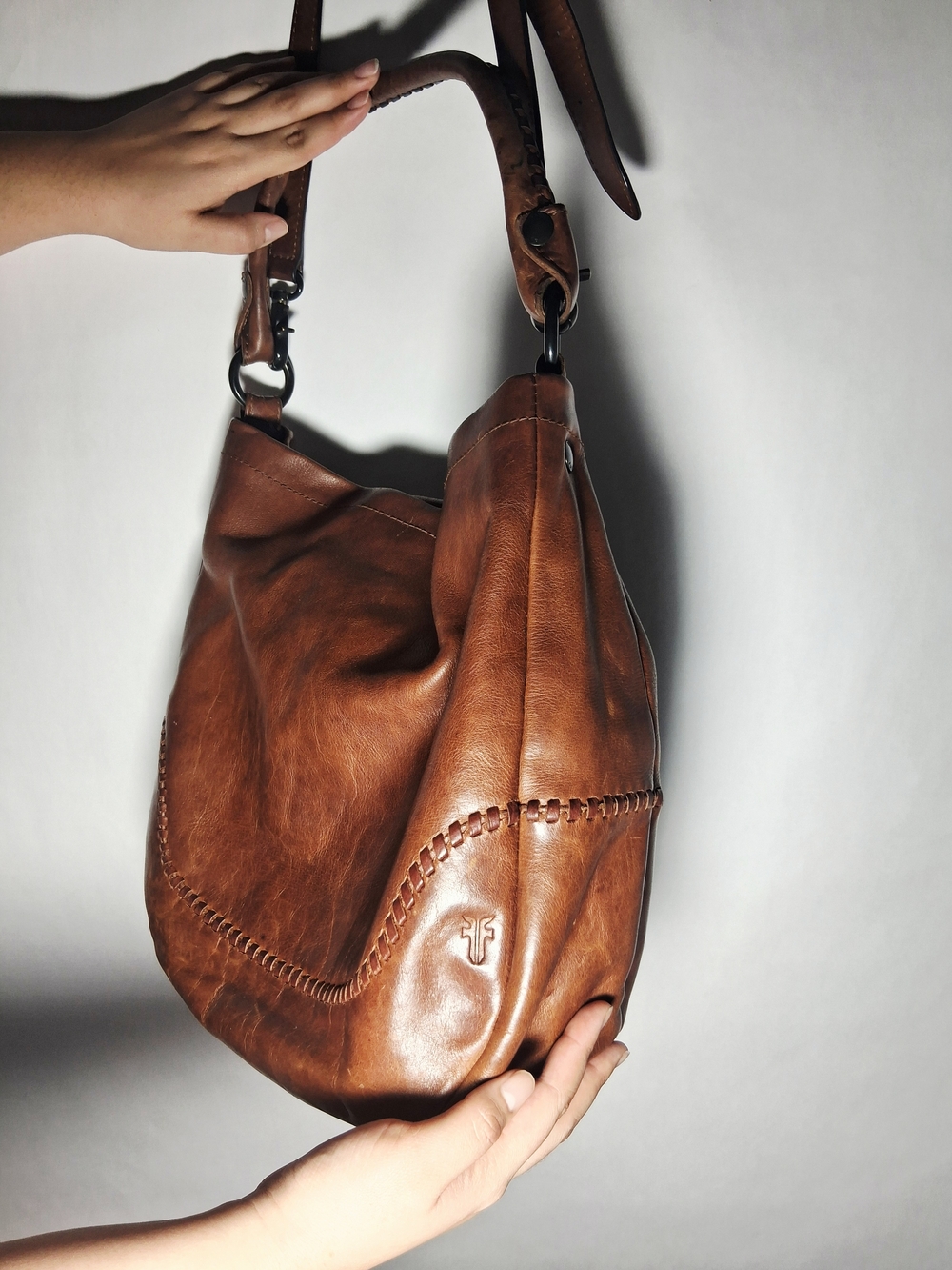 Frye Melissa Genuine Leather Slouchy Hobo Shoulder Bag - Picture 3 of 15